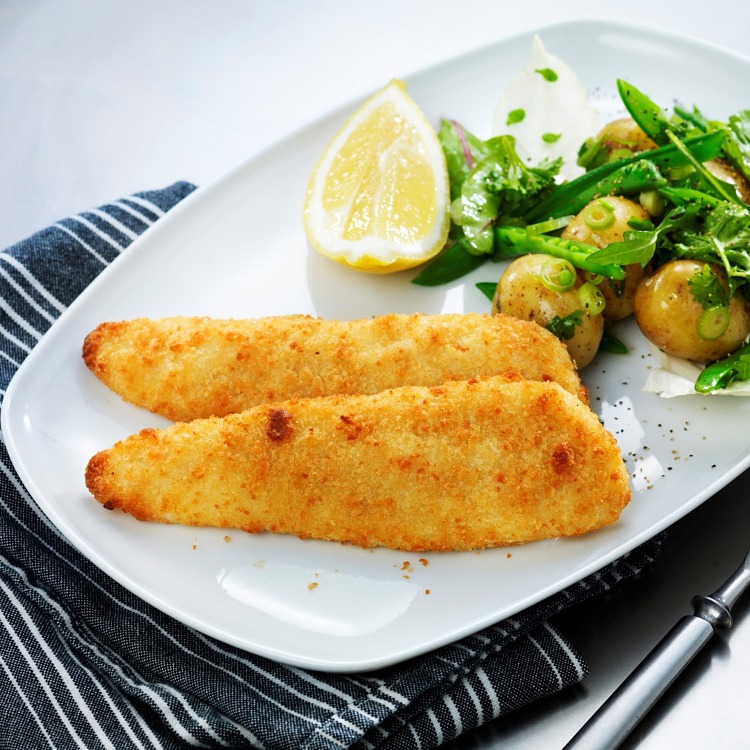 Panerade fiskfiléer skeppartorsk