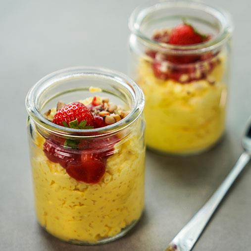 Ris á la Malta mousse med jordgubbskross