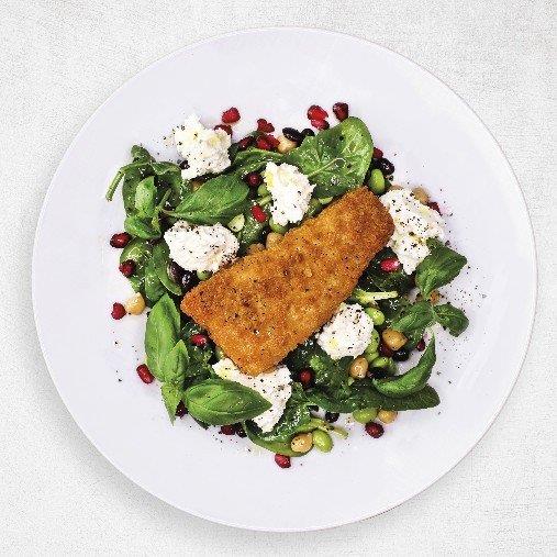 Frasig fisk med sallad och fetaostkräm