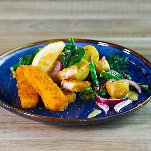Frasiga fiskpinnar med potatissallad