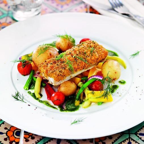 Ost- och örtöverbakad sejfilé på grönsaksbädd