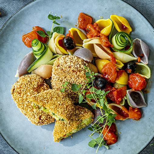 Broccolimedaljong med pasta & tomatsås