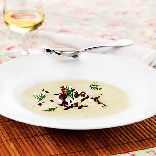 Jordärtsckockssoppa med pepparrotstzatsiki