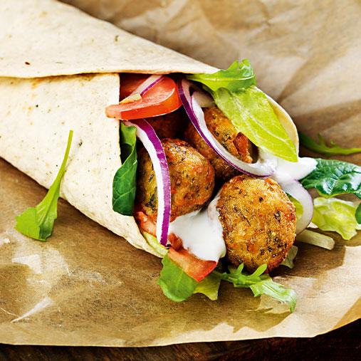 Mini falafel i pitabröd med mild dressing