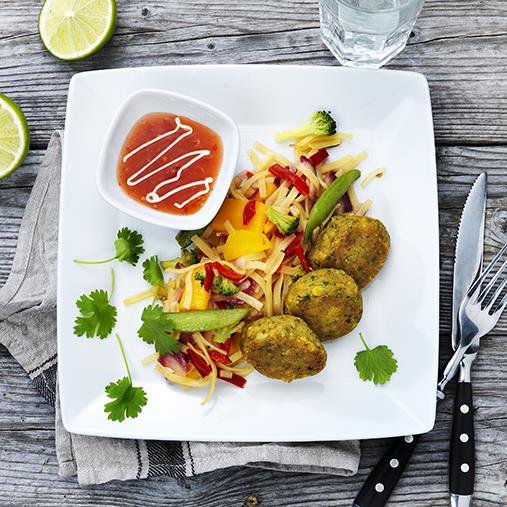 Palsternacks- och grönkålsbiff med varm nudelsallad