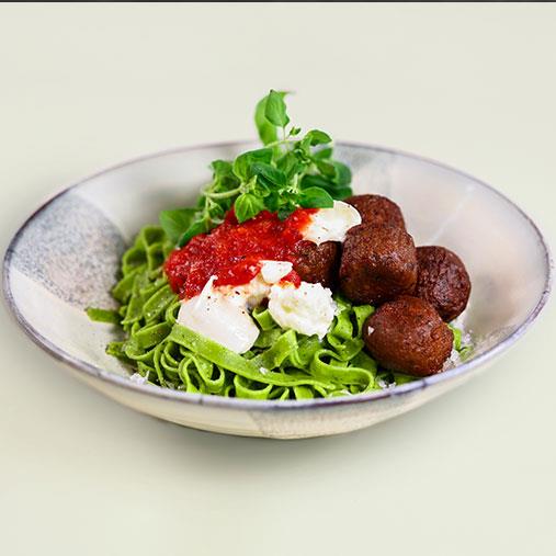 Pease bullar med spenattagliatelle