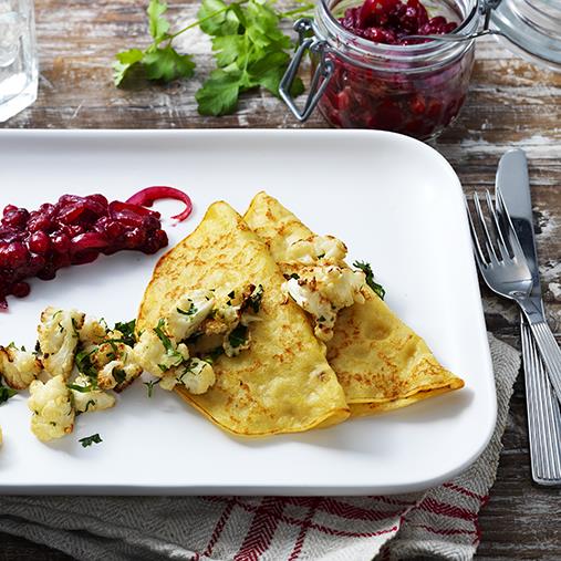 Raggmunk med rostad blomkål och lingonchutney