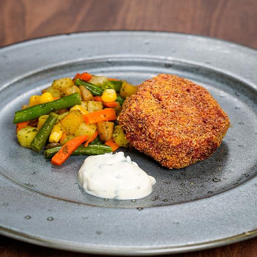 Rödbetsbiff med grönsakspytt och örtcrème