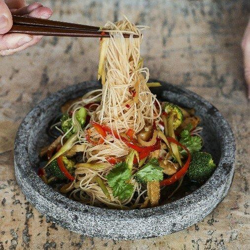 Wok med Pease och risnudlar