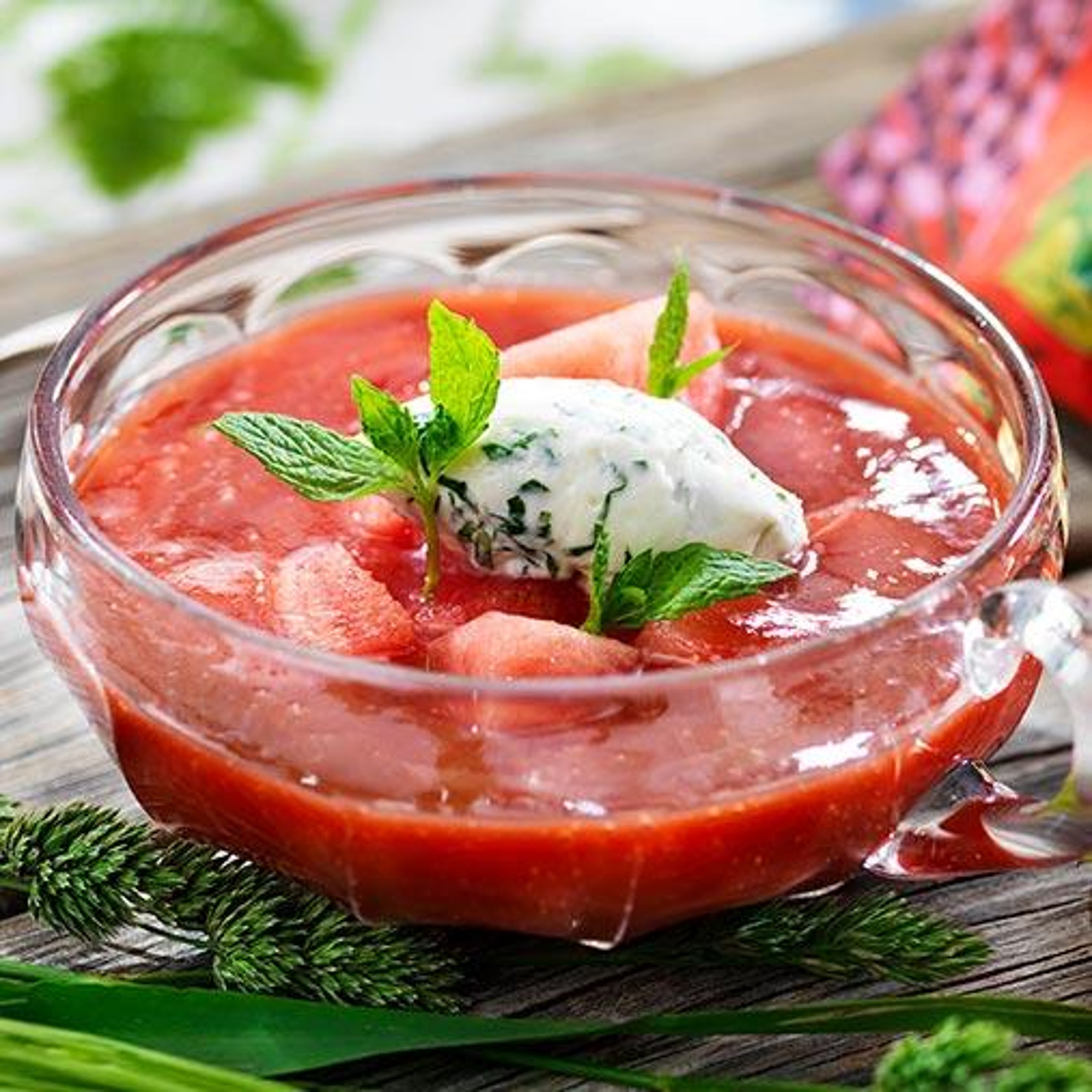 jordgubbssoppa-med-vattenmelon---myntacreme.jpg