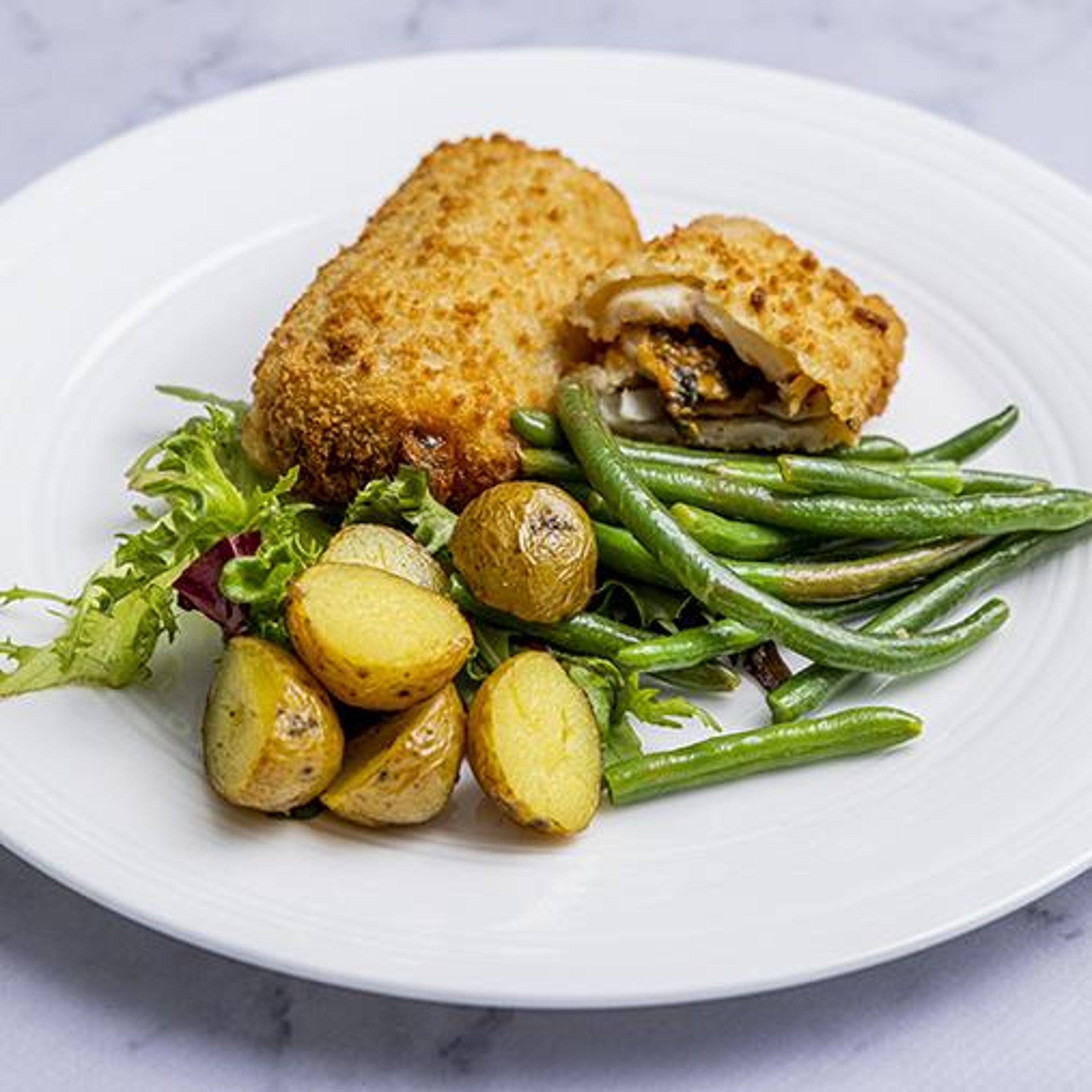 sprodbakad-fisk-med-potatis-grona-bonor.jpg
