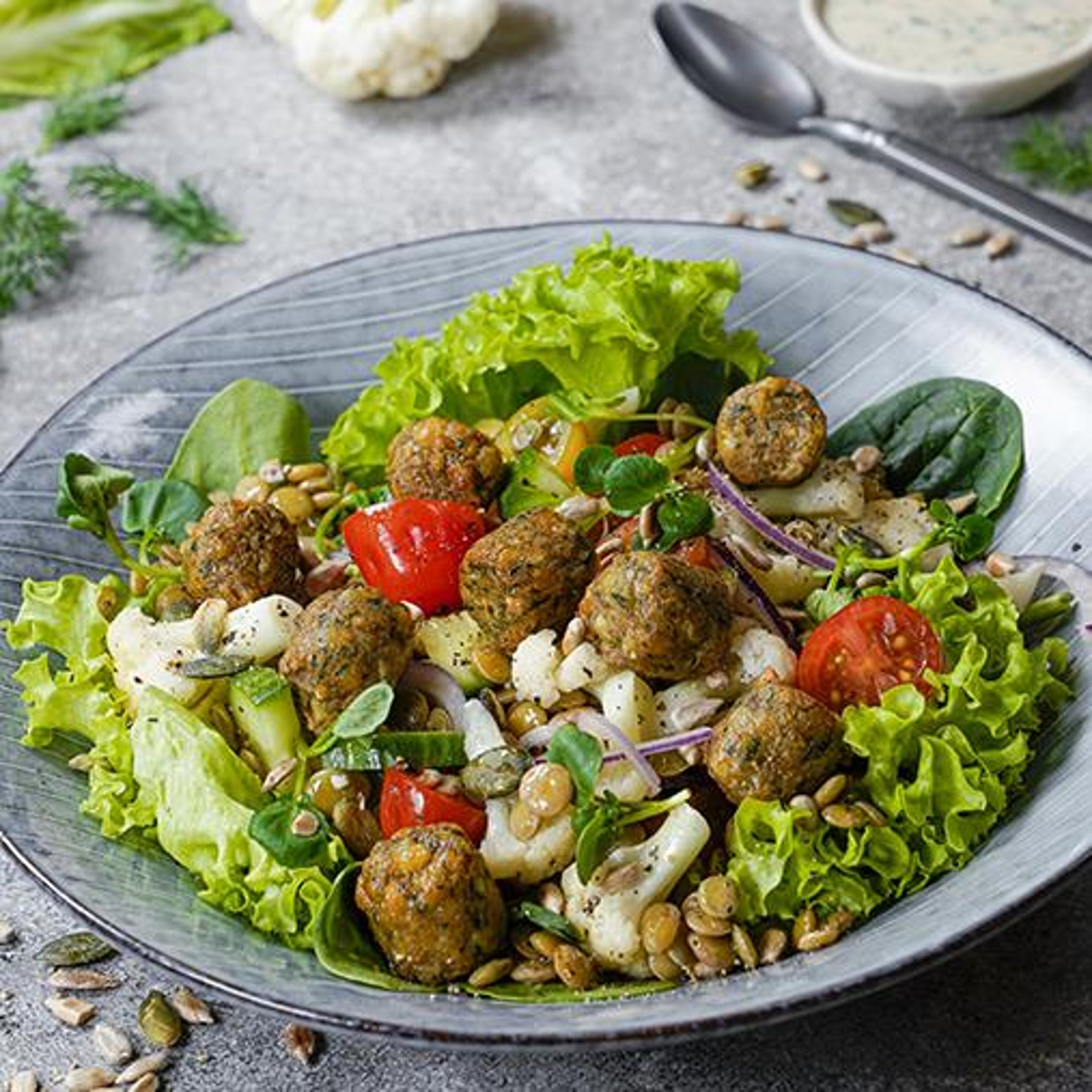 linssallad-med-mini-falafel-tahinisas.jpg