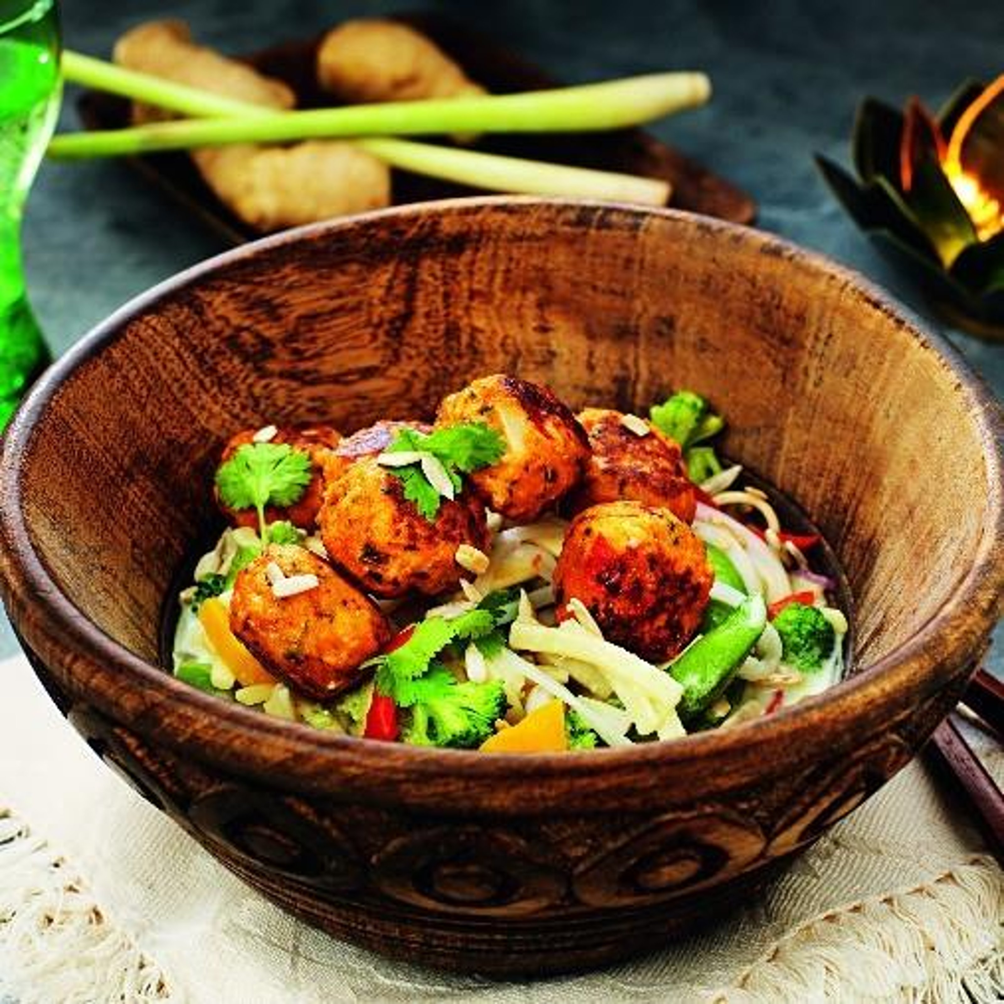 kycklingkottbullar-och-nudelsallad-thaistyle.jpg