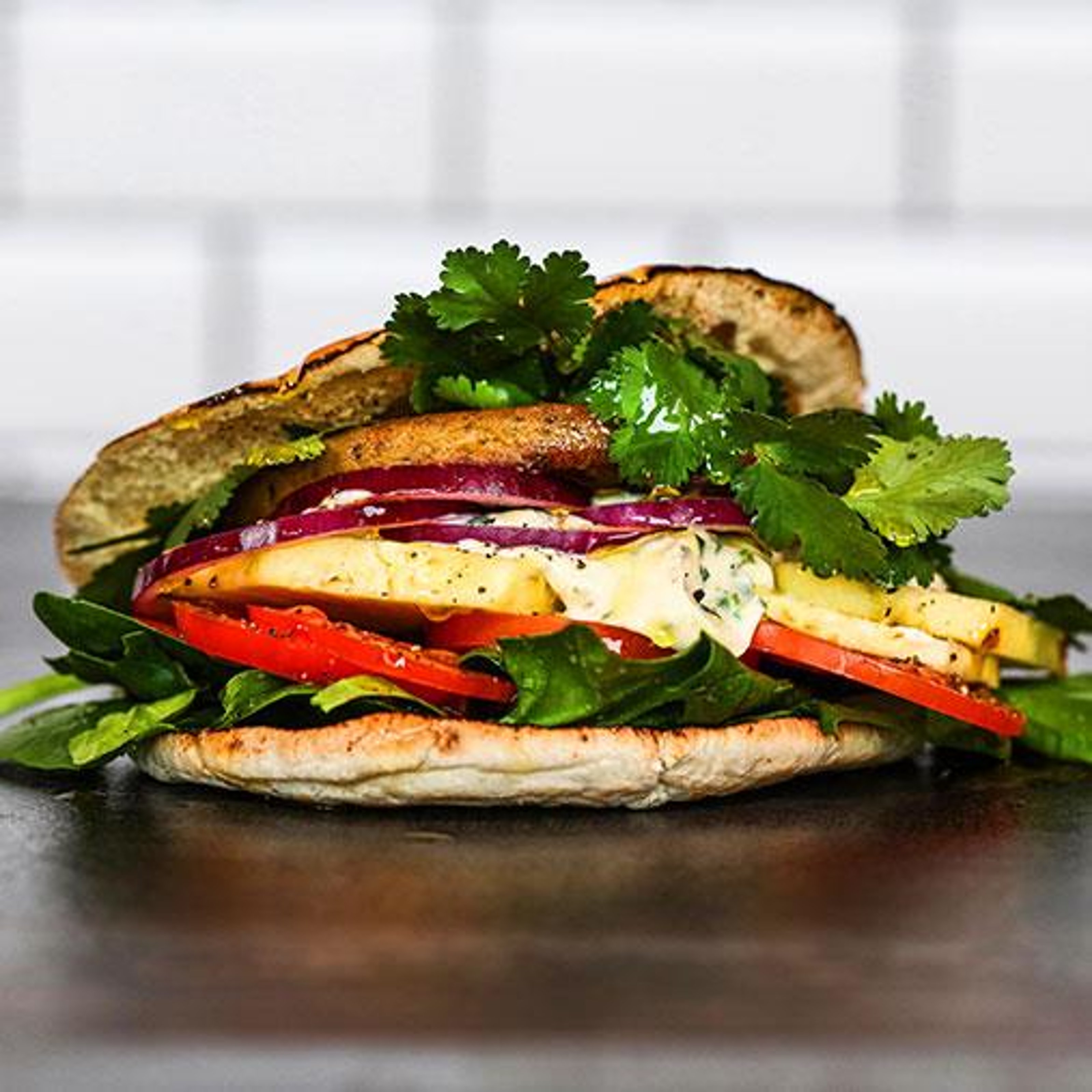 falafelburgare-i-pitabrod-med-ananas.jpg