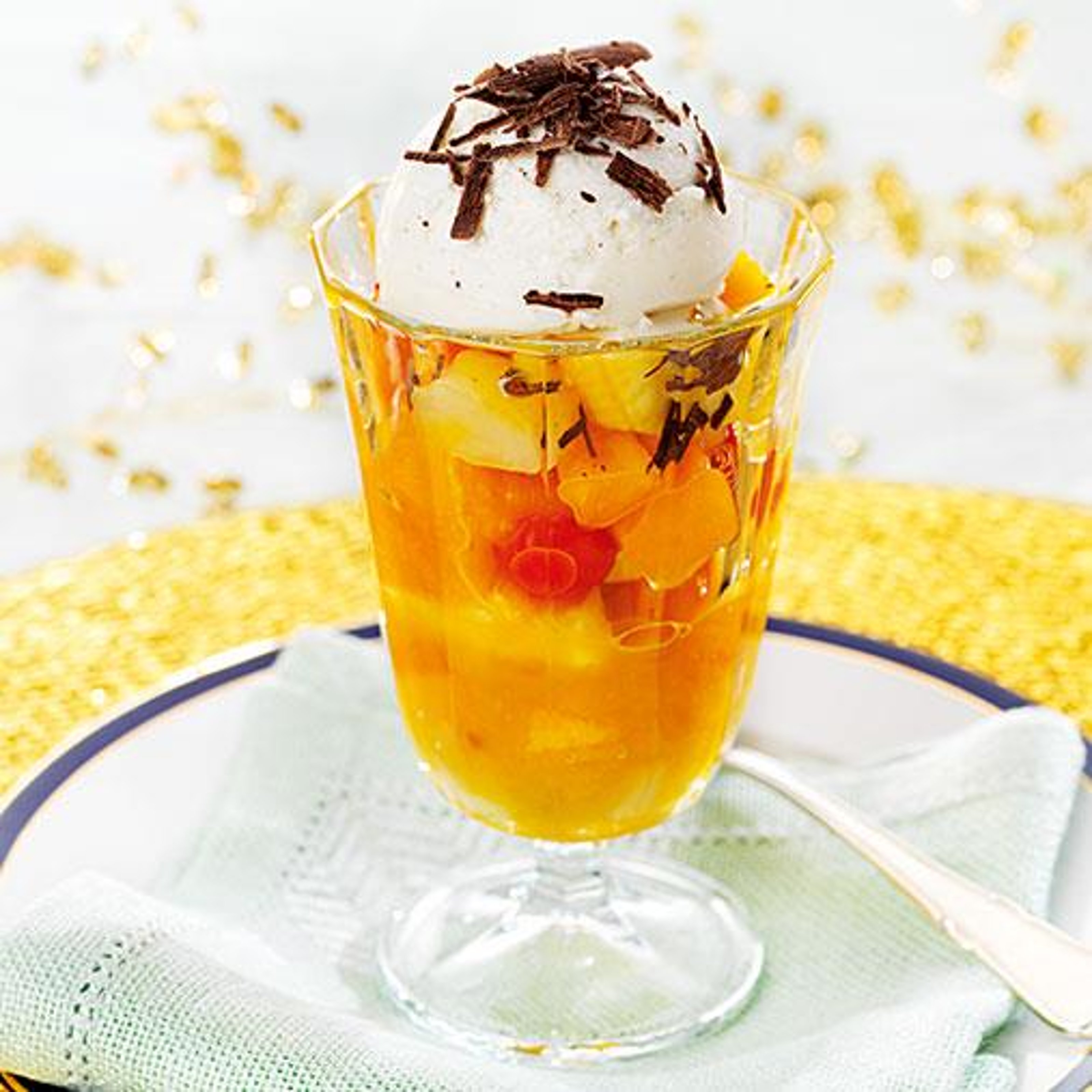 mangomarinerad-fruktsallad-med-riven-choklad.jpg