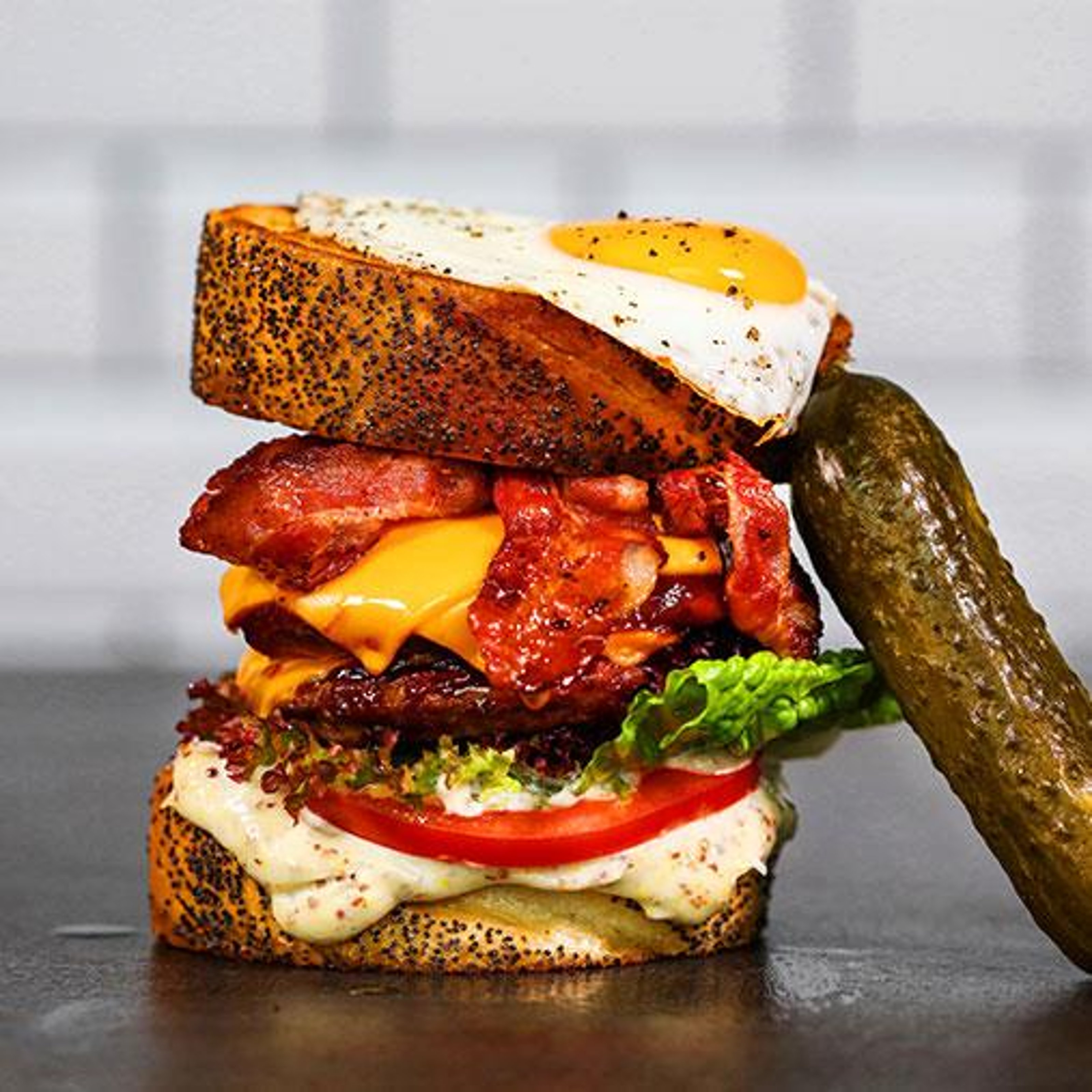 grillad-pease-burgare-med-agg-och-bacon.jpg