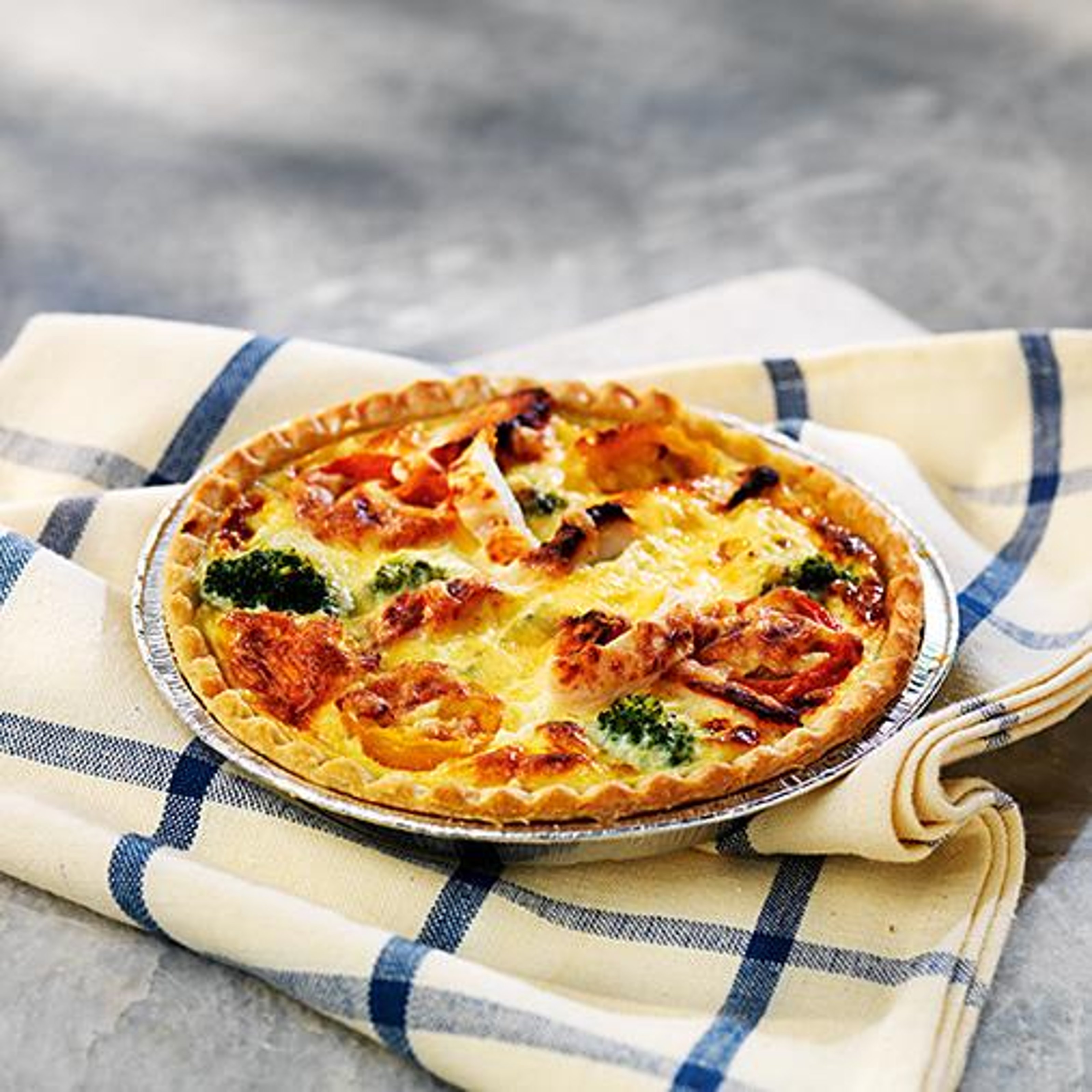liten-paj-med-kyckling-broccoli-tomat.jpg