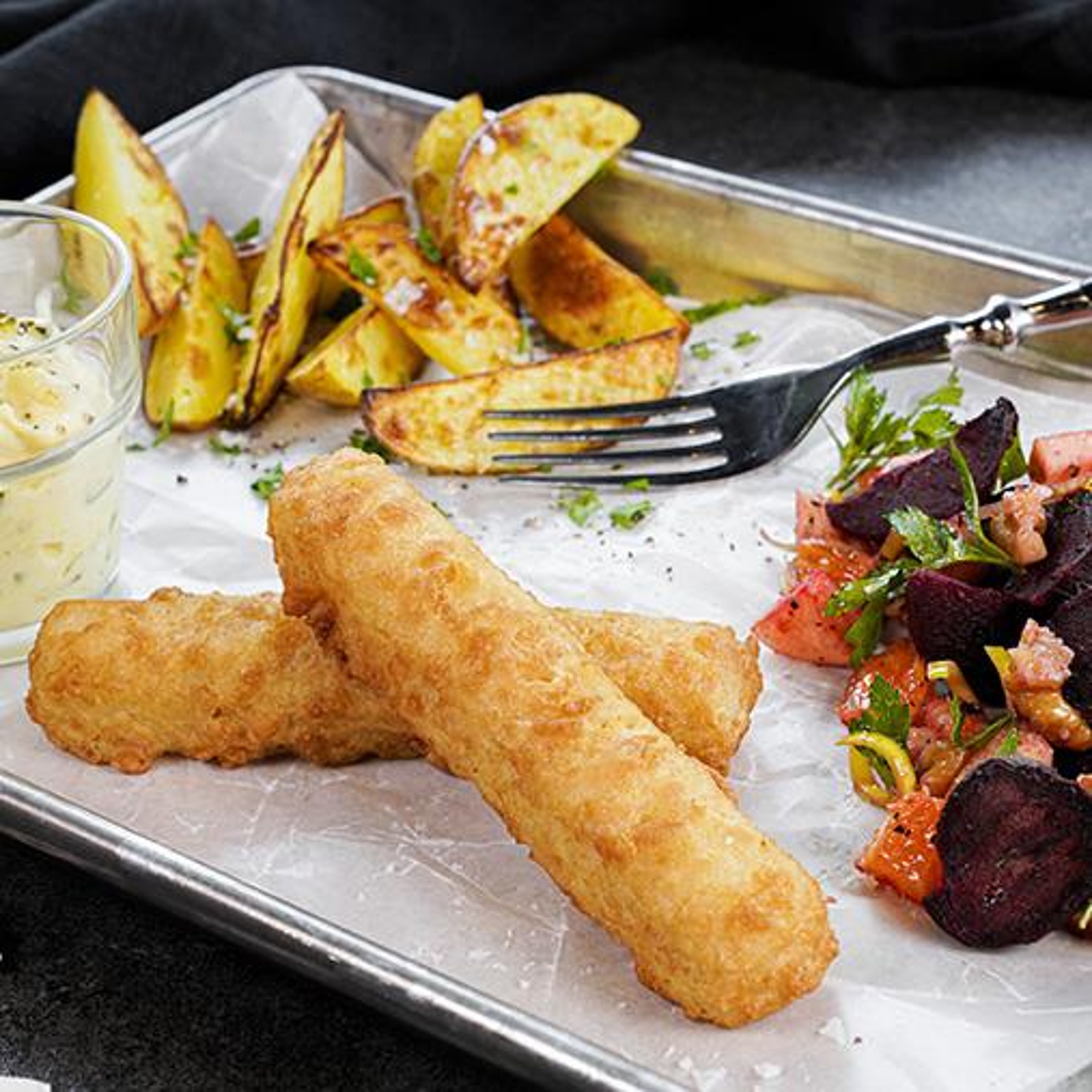 fish-chips-roll-med-rodbetssallad.jpg