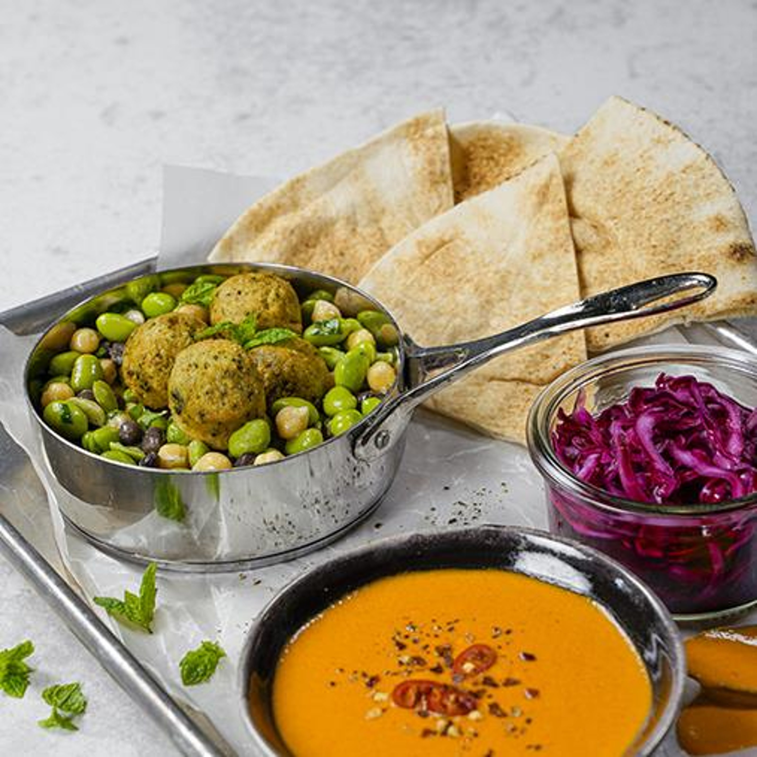 falafel-bowl-med-bonor-rostad-paprika.jpg