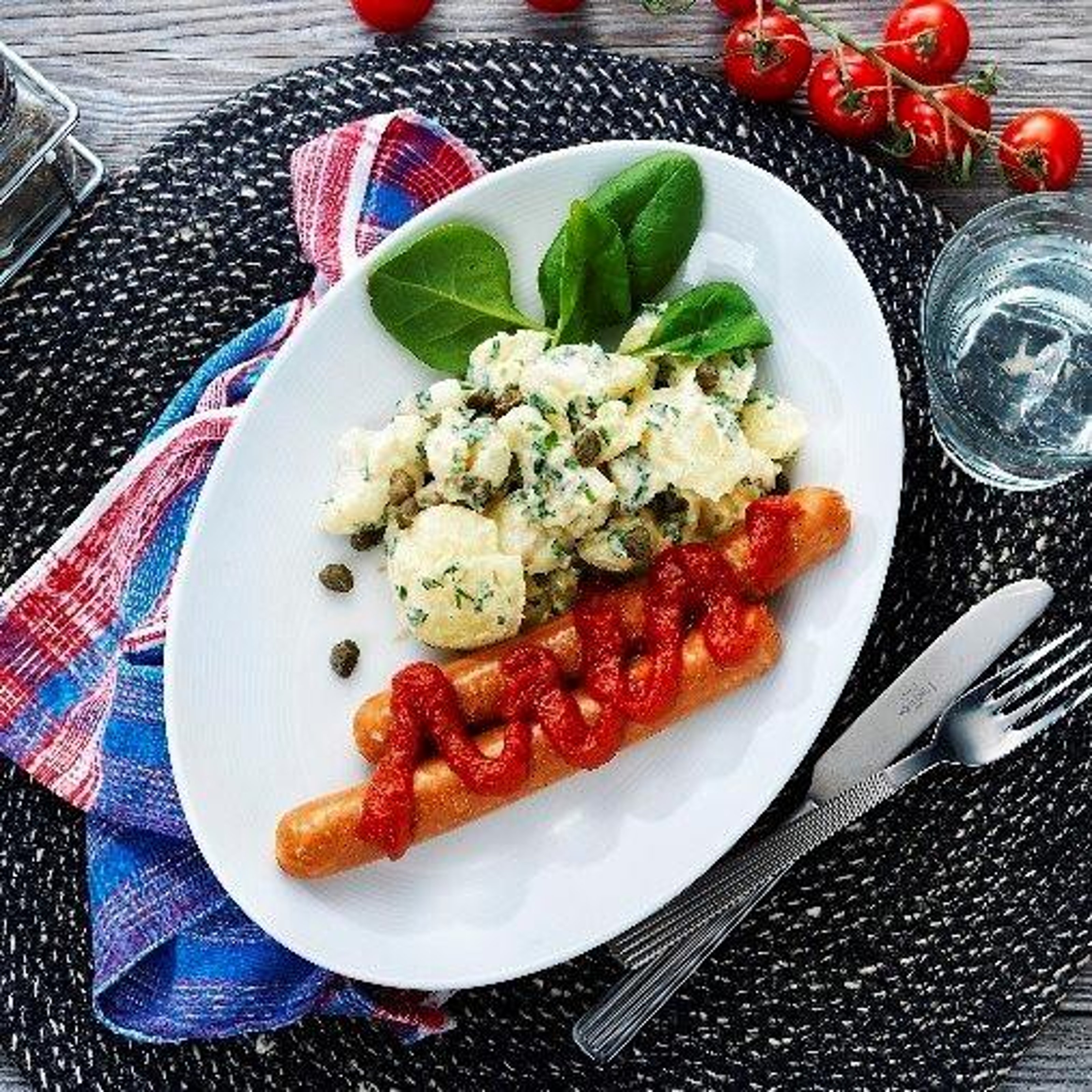 veggie-korv-med-potatis-och-blomkalssallad-och-hemlagad-ketchup.jpg
