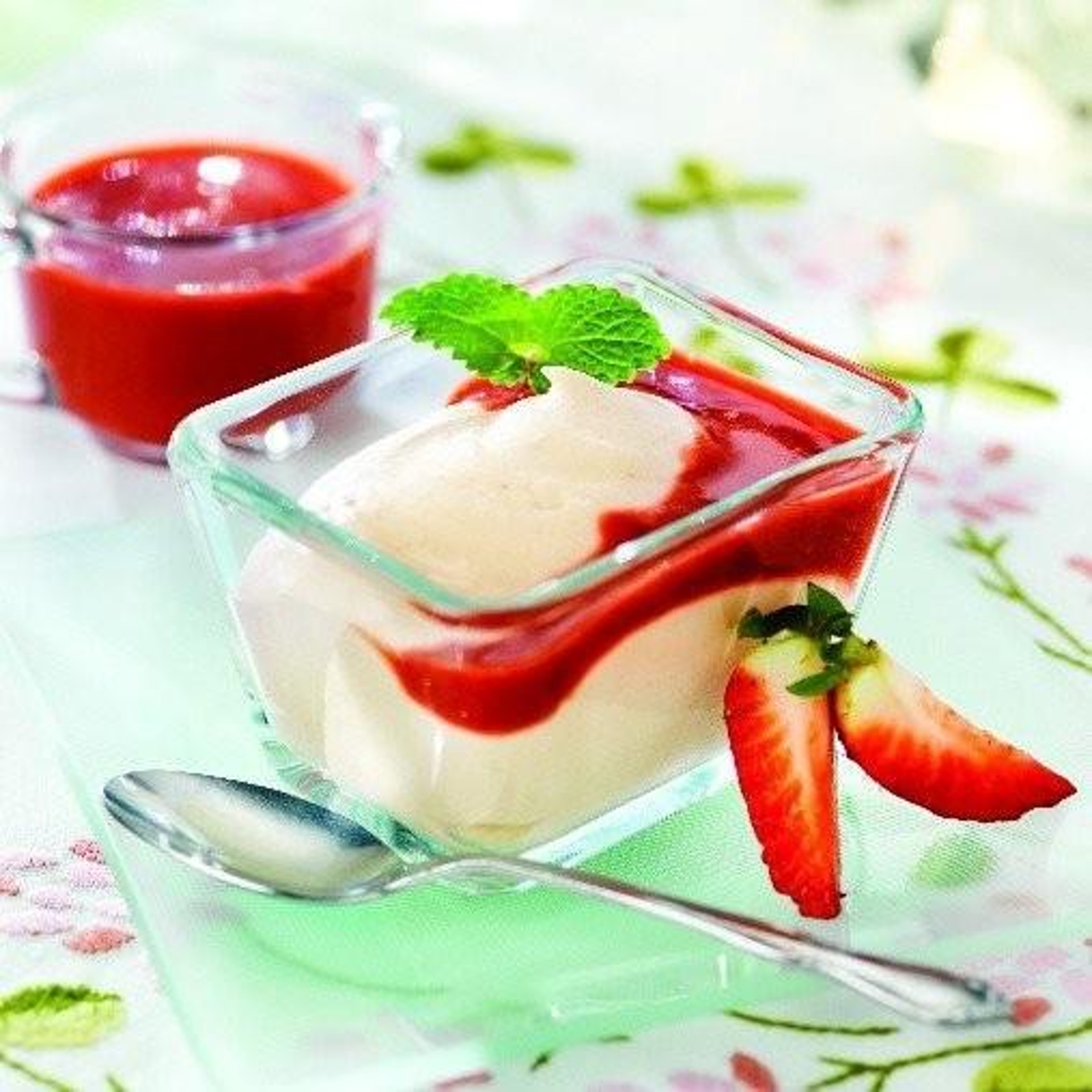 frasch-ananasmousse-med-jordgubbssas-gele.jpg