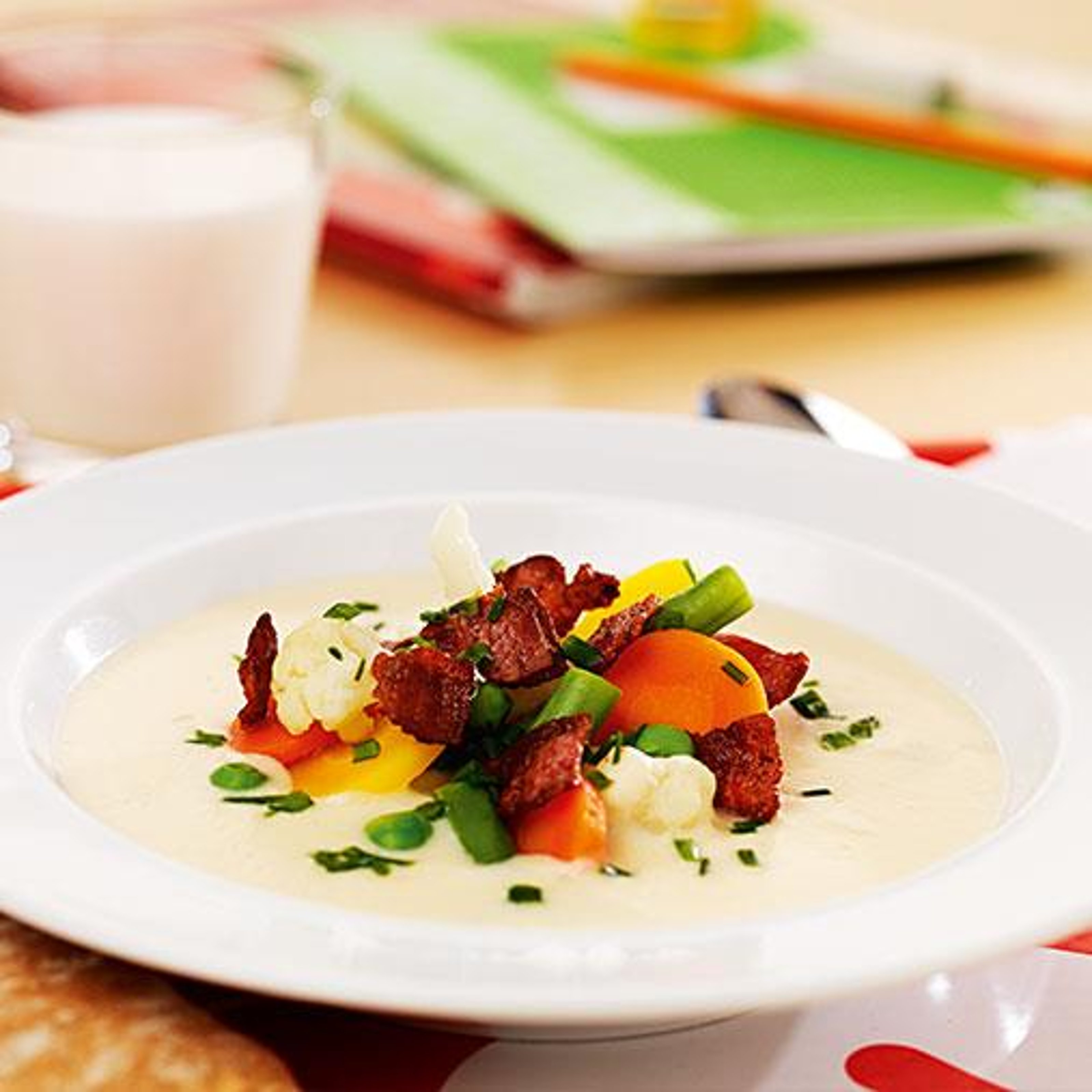 blomkal-och-jordartskockssoppa-med-bacon.jpg
