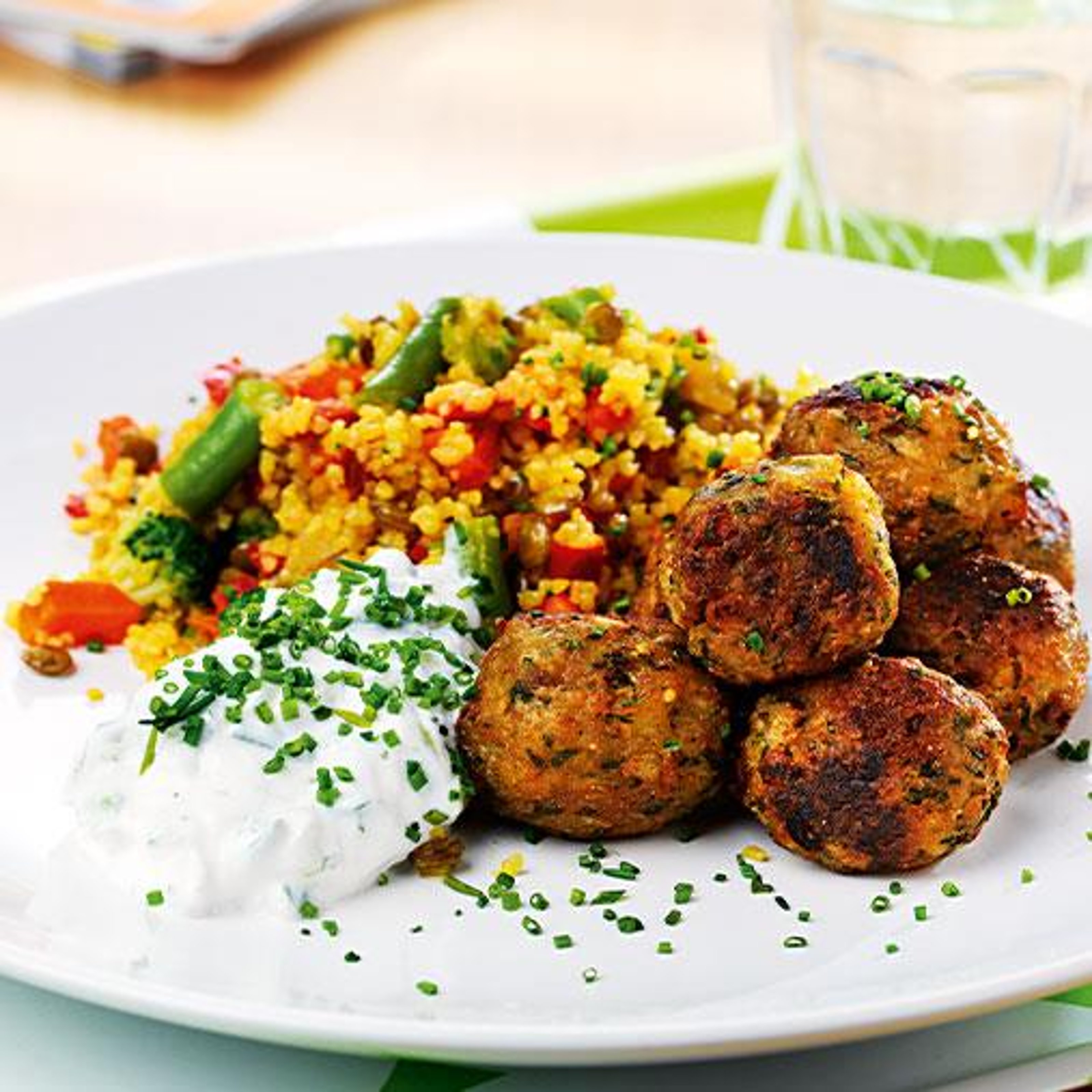 falafel-med-couscouspytt-och-raita.jpg