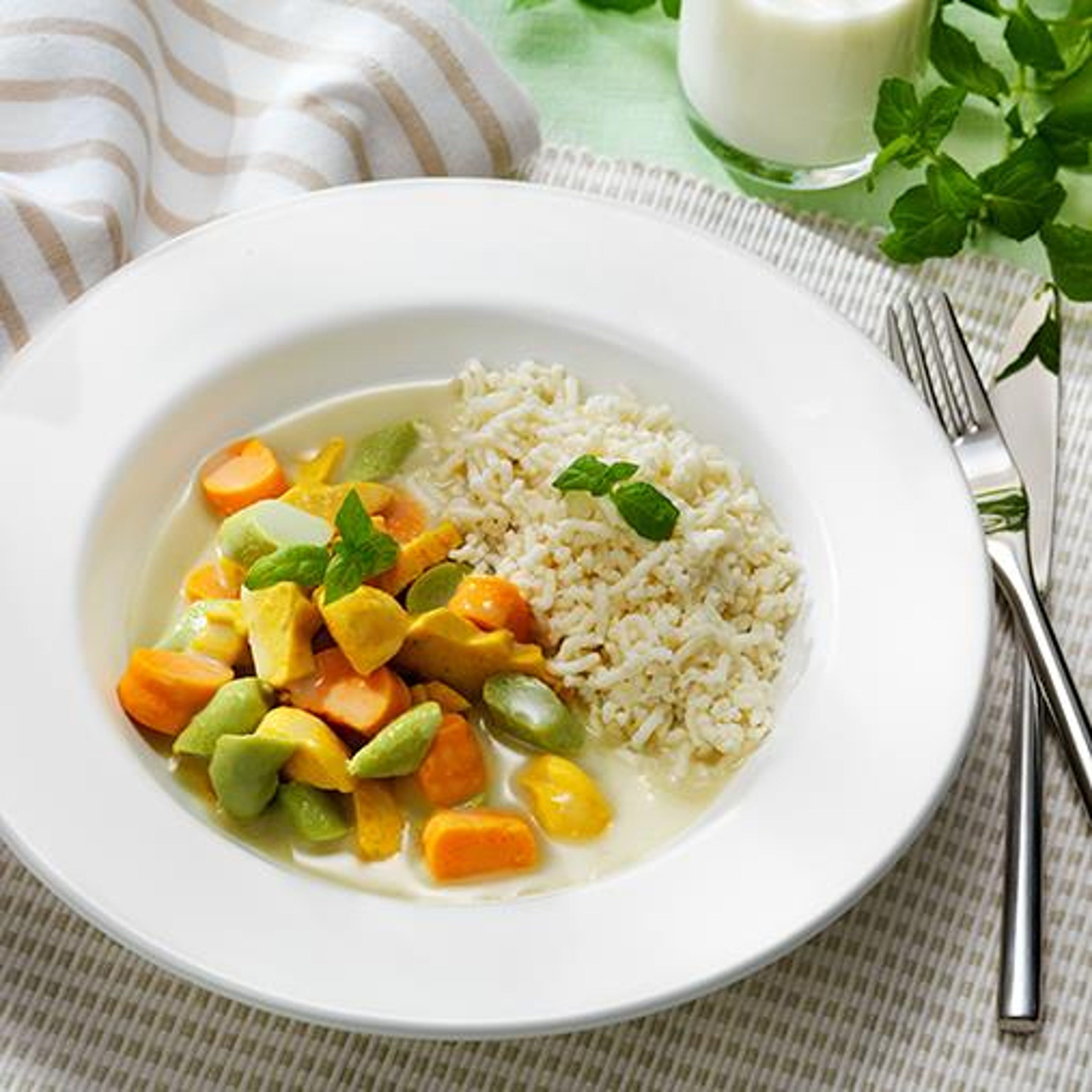 timbalgryta-med-kokosmjolk-och-gron-curry.jpg