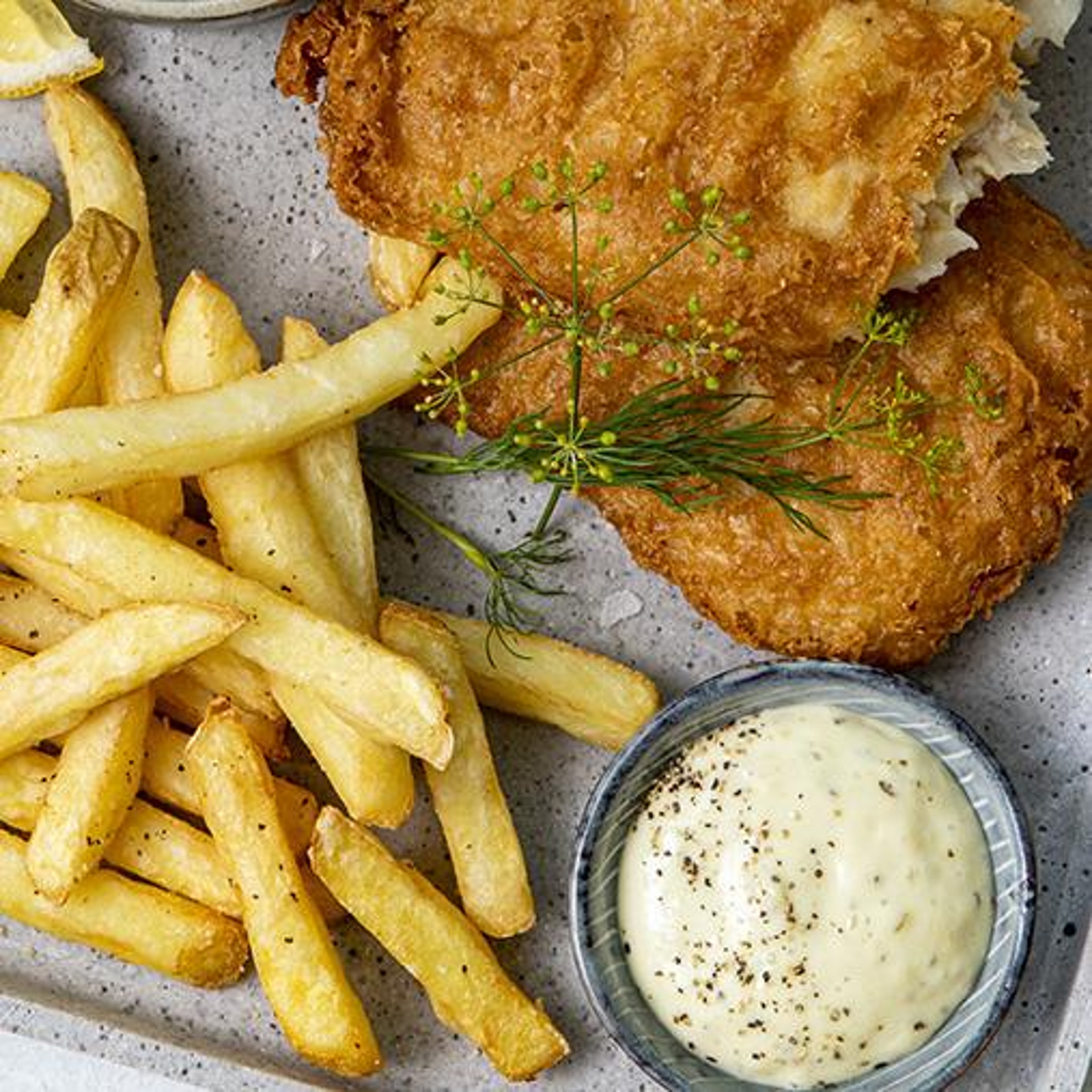 Fish-chips-med-remouladsas.jpg