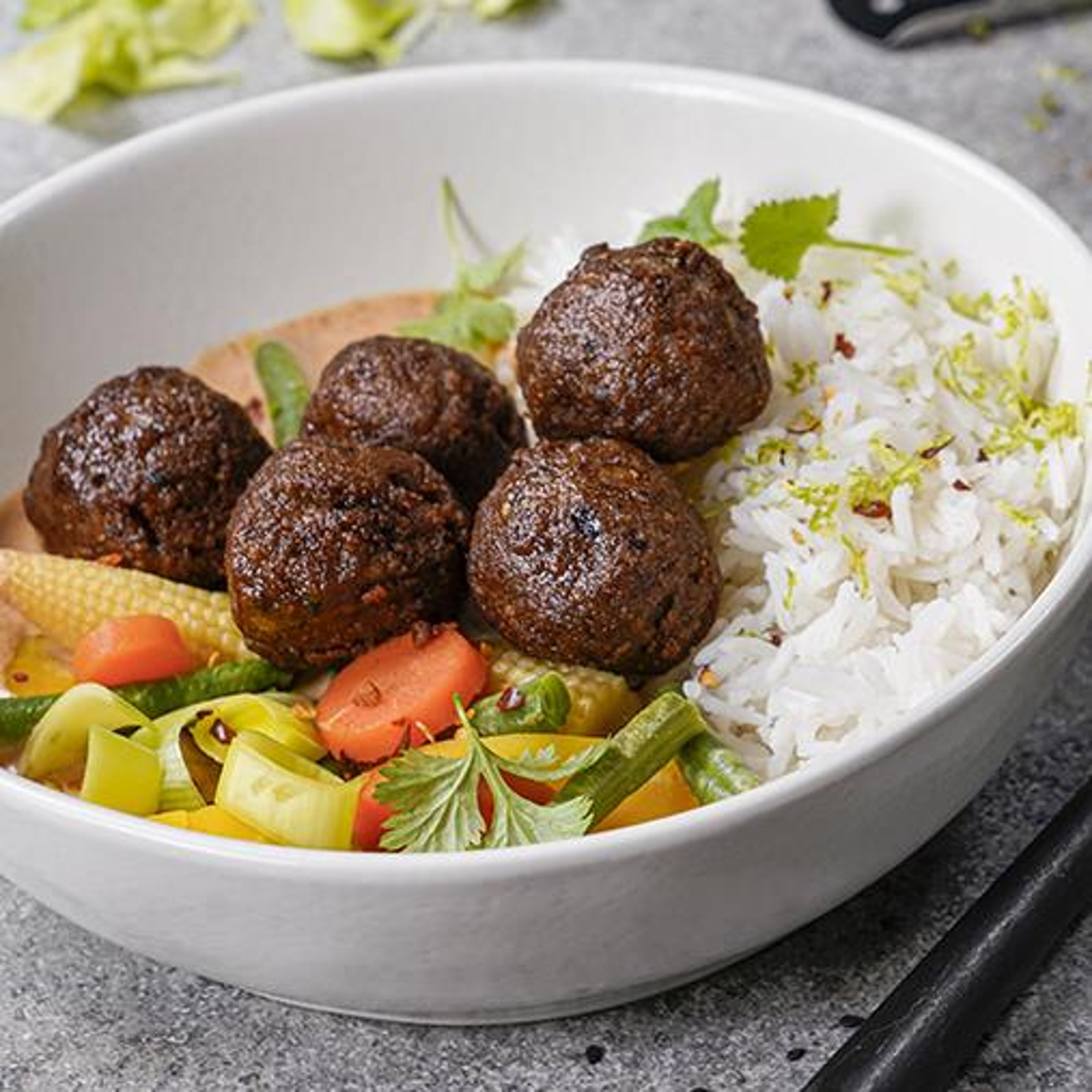 vegobullar-wokgronsaker-i-rod-curry.jpg