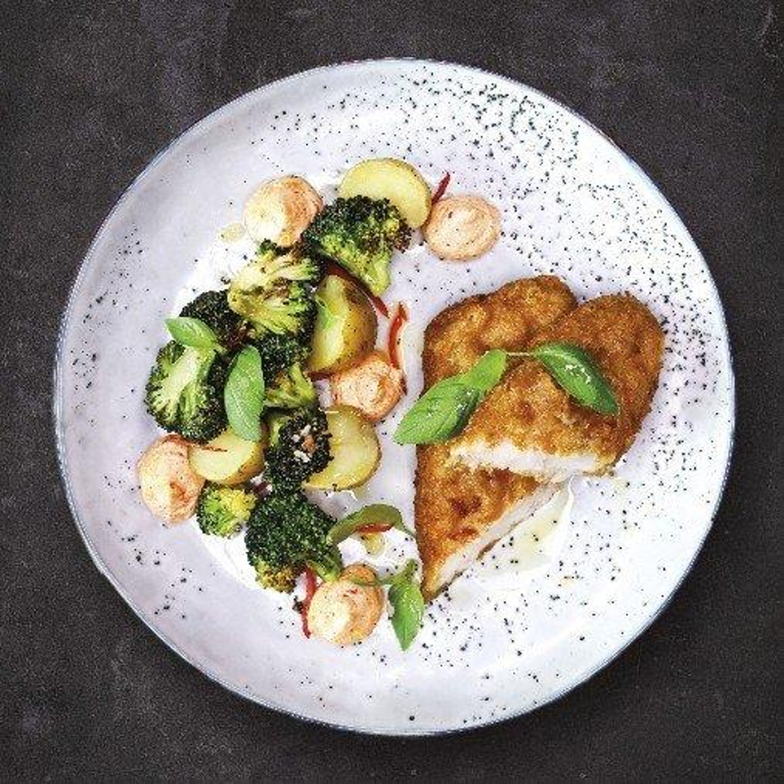 fish-n-chips-med-chilirostad-broccoli-och-ajvardipp.jpg