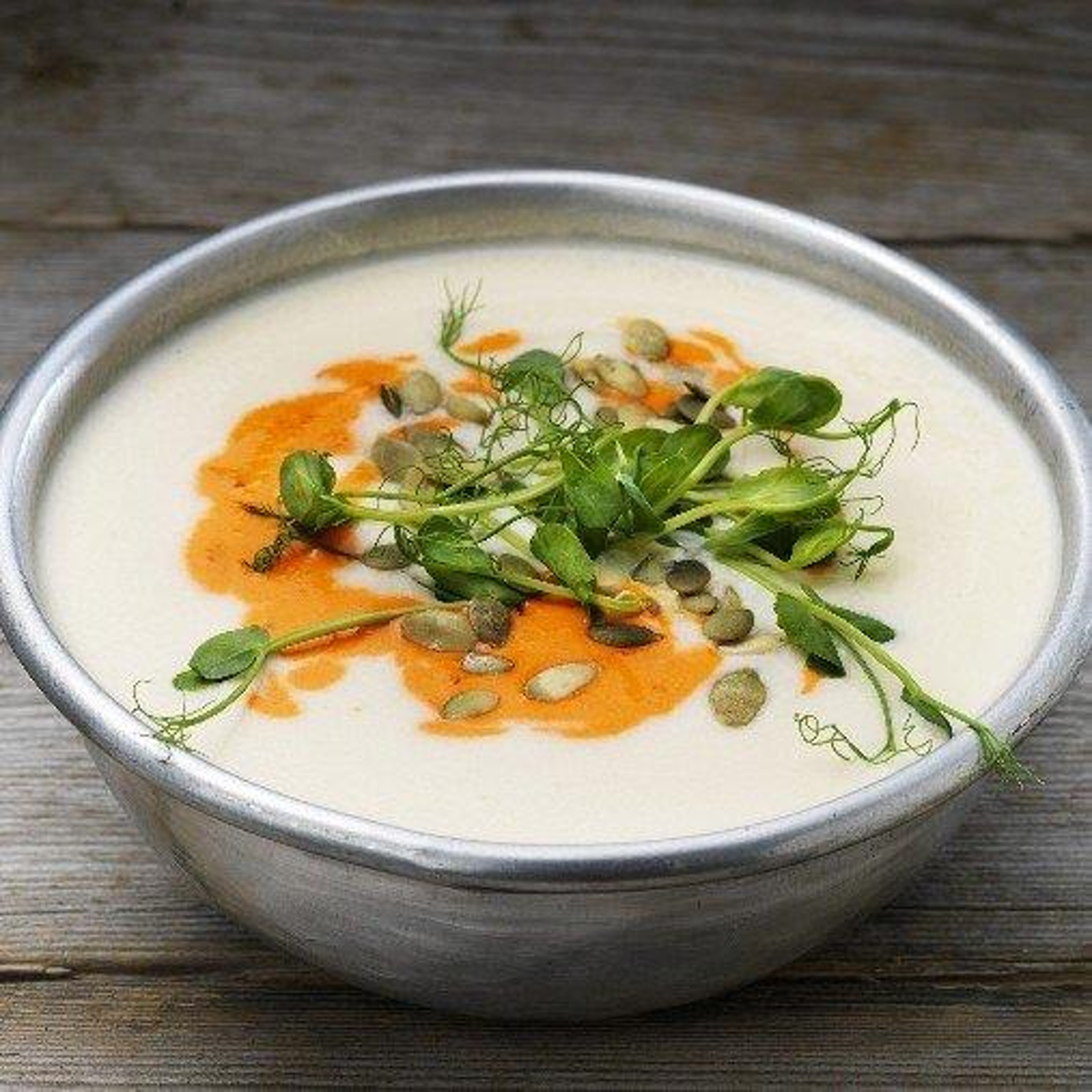 blomkal-och-sellerisoppa-med-rod-paprikacreme.jpg