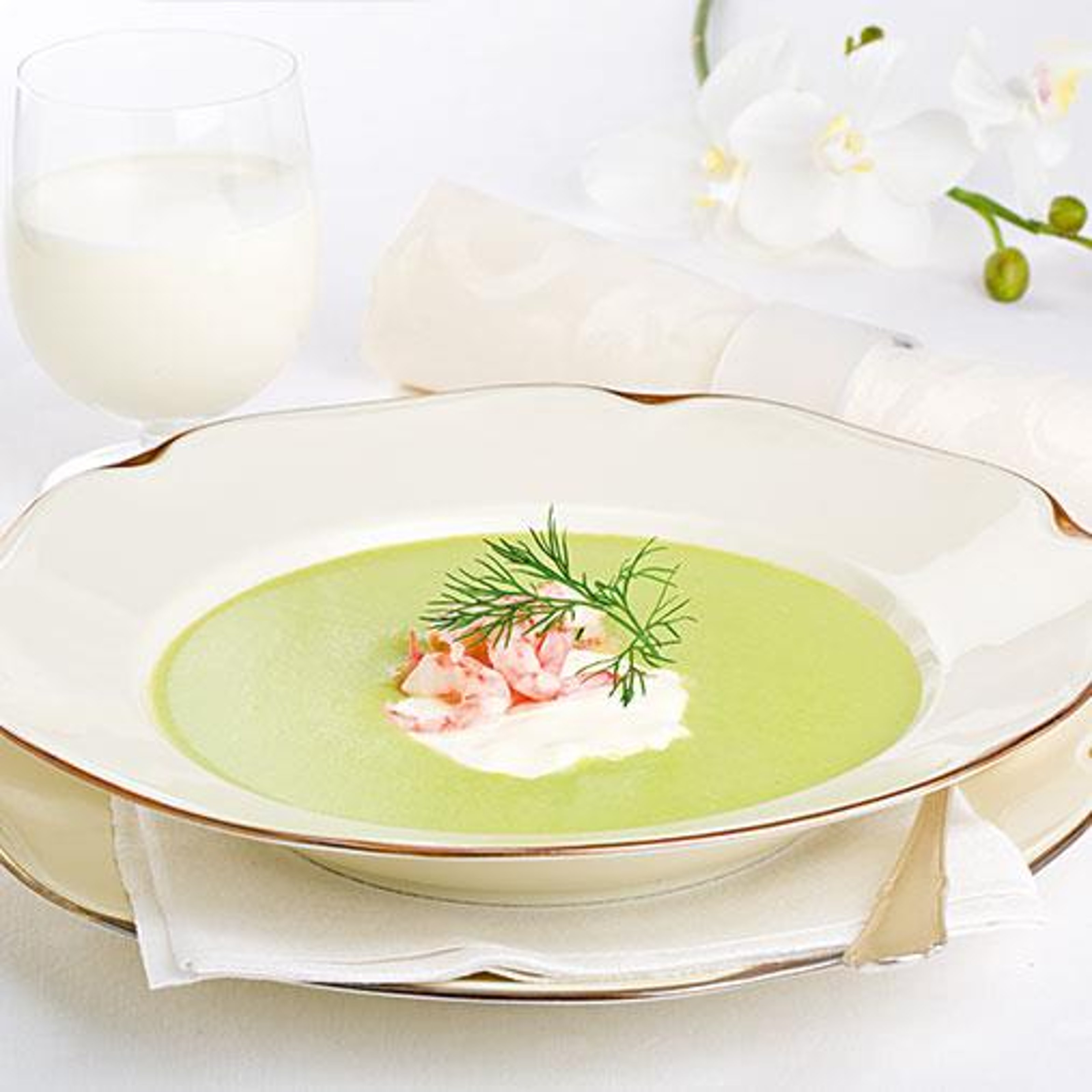 gron-sparrissoppa-med-creme-fraiche-rakor.jpg
