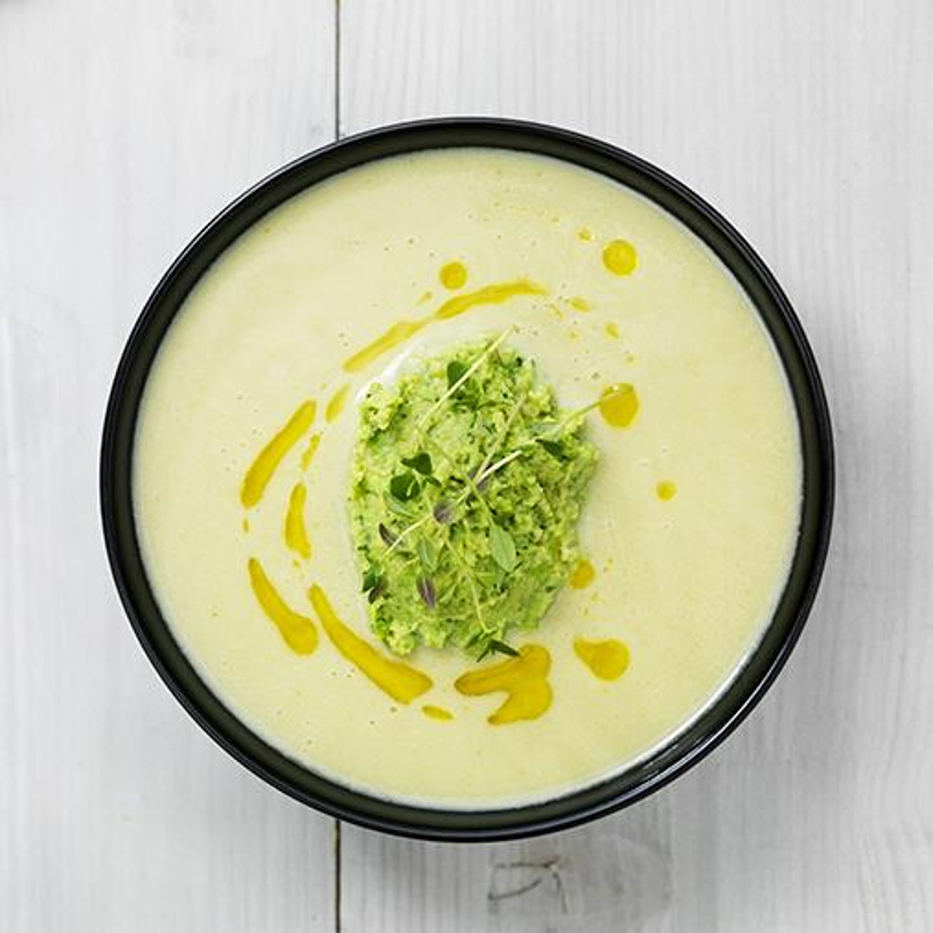broccolisoppa-med-arthummus.jpg